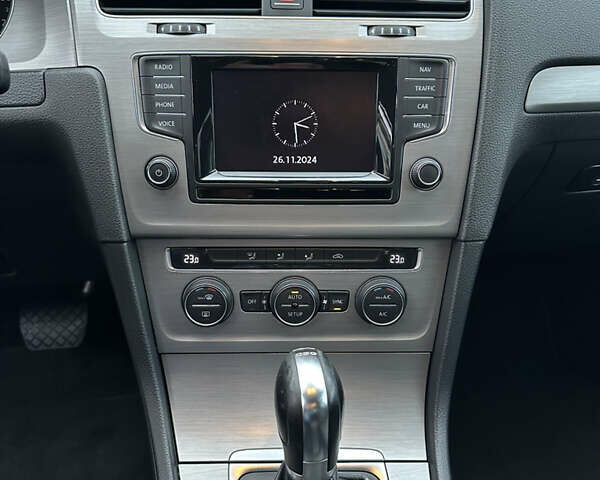 Черный Фольксваген Гольф, объемом двигателя 1.6 л и пробегом 299 тыс. км за 11500 $, фото 25 на Automoto.ua