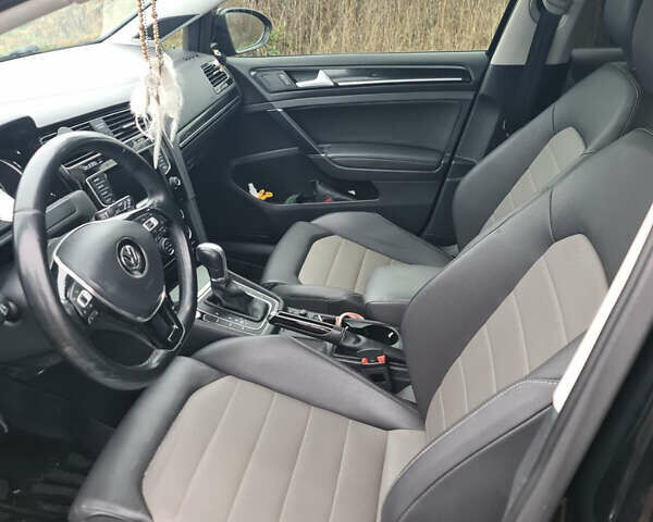 Черный Фольксваген Гольф, объемом двигателя 2 л и пробегом 217 тыс. км за 15000 $, фото 5 на Automoto.ua