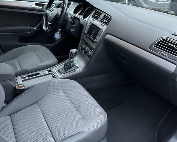 Черный Фольксваген Гольф, объемом двигателя 1.6 л и пробегом 299 тыс. км за 11500 $, фото 27 на Automoto.ua