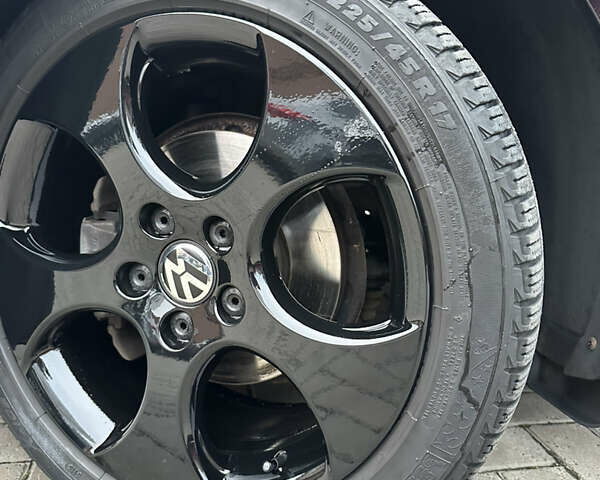 Черный Фольксваген Гольф, объемом двигателя 1.6 л и пробегом 299 тыс. км за 11500 $, фото 18 на Automoto.ua