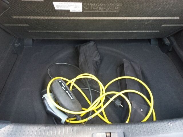 Черный Фольксваген Гольф, объемом двигателя 0 л и пробегом 126 тыс. км за 8900 $, фото 22 на Automoto.ua