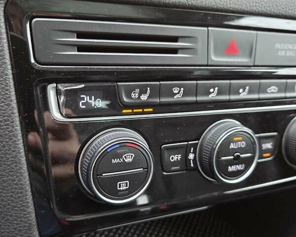 Черный Фольксваген Гольф, объемом двигателя 1.97 л и пробегом 284 тыс. км за 12500 $, фото 8 на Automoto.ua