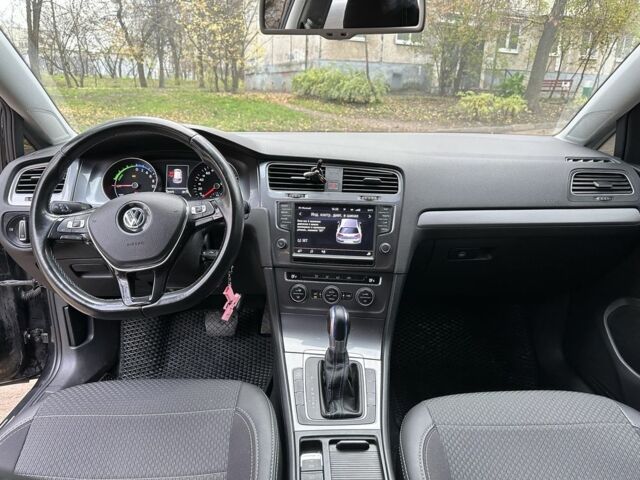 Черный Фольксваген Гольф, объемом двигателя 0 л и пробегом 105 тыс. км за 9600 $, фото 9 на Automoto.ua