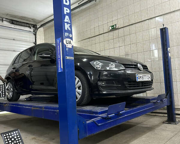 Черный Фольксваген Гольф, объемом двигателя 1.6 л и пробегом 299 тыс. км за 11500 $, фото 48 на Automoto.ua