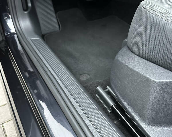 Черный Фольксваген Гольф, объемом двигателя 1.6 л и пробегом 299 тыс. км за 11500 $, фото 22 на Automoto.ua