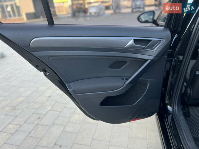 Черный Фольксваген Гольф, объемом двигателя 1.6 л и пробегом 258 тыс. км за 10300 $, фото 61 на Automoto.ua