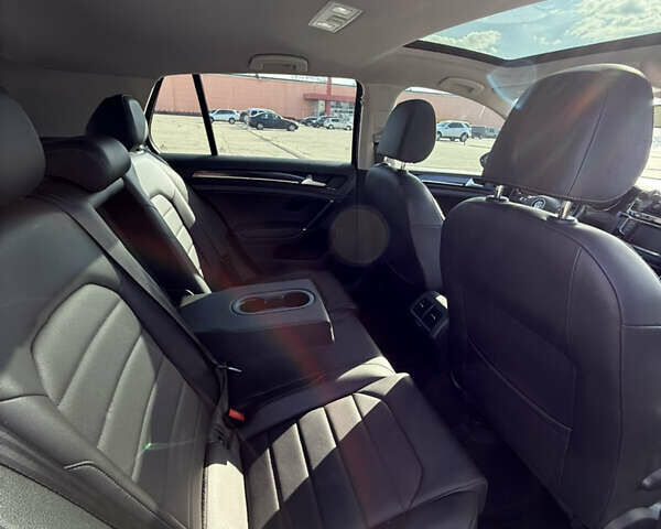 Черный Фольксваген Гольф, объемом двигателя 1.8 л и пробегом 152 тыс. км за 12700 $, фото 27 на Automoto.ua