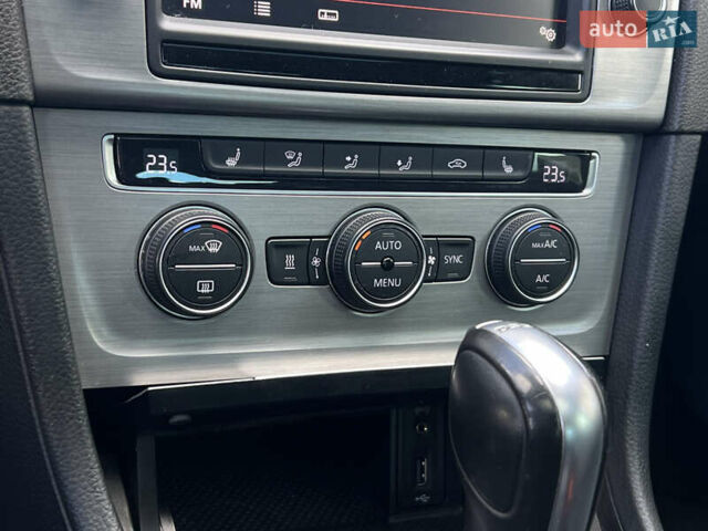 Черный Фольксваген Гольф, объемом двигателя 1.4 л и пробегом 203 тыс. км за 12200 $, фото 49 на Automoto.ua