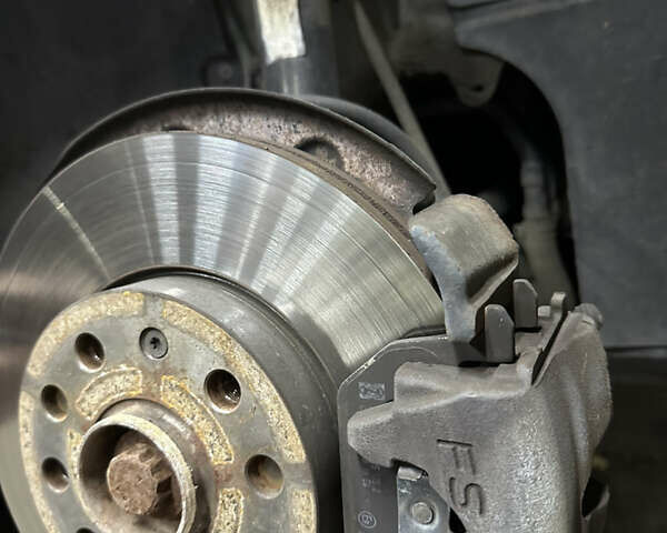 Черный Фольксваген Гольф, объемом двигателя 1.6 л и пробегом 299 тыс. км за 11500 $, фото 44 на Automoto.ua