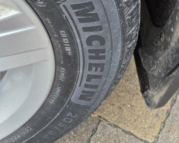 Черный Фольксваген Гольф, объемом двигателя 1.97 л и пробегом 284 тыс. км за 12500 $, фото 12 на Automoto.ua