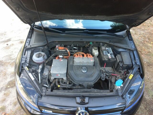 Черный Фольксваген Гольф, объемом двигателя 0 л и пробегом 126 тыс. км за 8900 $, фото 19 на Automoto.ua