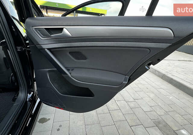 Черный Фольксваген Гольф, объемом двигателя 1.6 л и пробегом 258 тыс. км за 10300 $, фото 60 на Automoto.ua