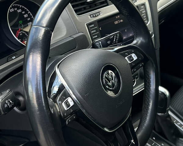 Черный Фольксваген Гольф, объемом двигателя 1.4 л и пробегом 203 тыс. км за 12200 $, фото 47 на Automoto.ua