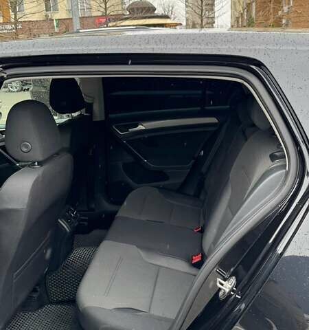 Черный Фольксваген Гольф, объемом двигателя 1.6 л и пробегом 304 тыс. км за 9899 $, фото 10 на Automoto.ua