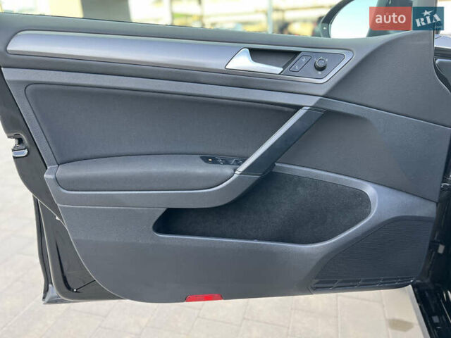 Черный Фольксваген Гольф, объемом двигателя 1.6 л и пробегом 258 тыс. км за 10300 $, фото 68 на Automoto.ua