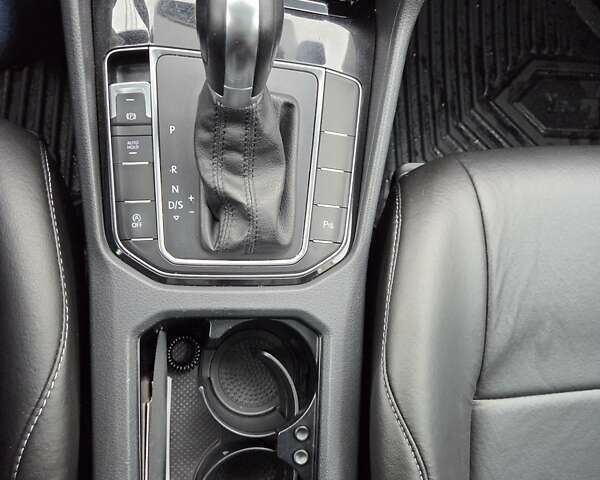 Черный Фольксваген Гольф, объемом двигателя 1.97 л и пробегом 284 тыс. км за 12500 $, фото 10 на Automoto.ua