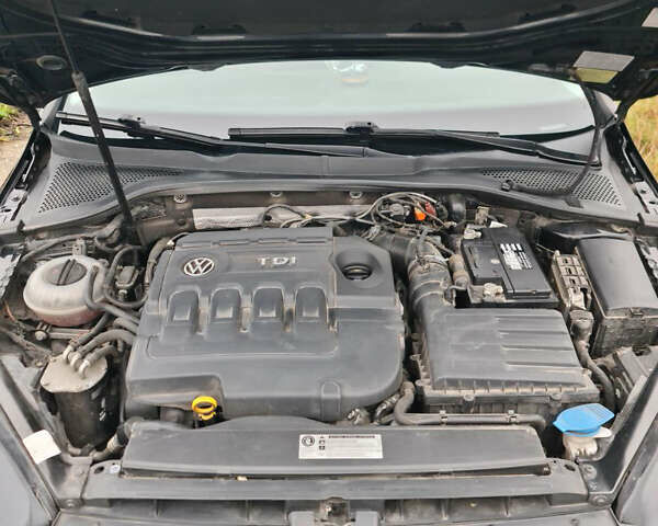 Черный Фольксваген Гольф, объемом двигателя 2 л и пробегом 217 тыс. км за 15000 $, фото 11 на Automoto.ua