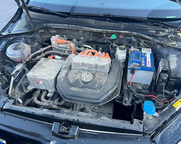 Черный Фольксваген Гольф, объемом двигателя 0 л и пробегом 221 тыс. км за 7500 $, фото 9 на Automoto.ua