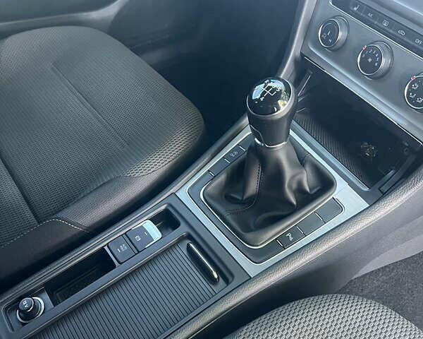 Чорний Фольксваген Гольф, об'ємом двигуна 1.6 л та пробігом 240 тис. км за 11600 $, фото 19 на Automoto.ua