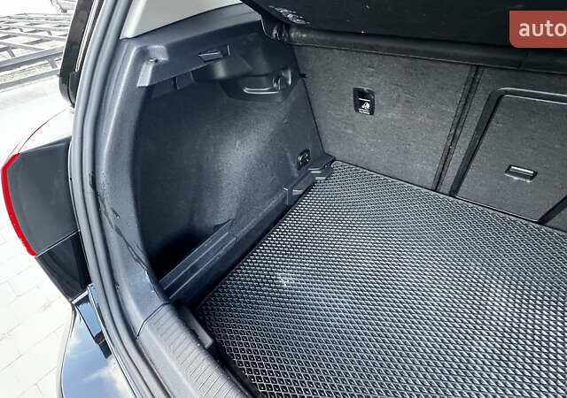 Черный Фольксваген Гольф, объемом двигателя 1.6 л и пробегом 258 тыс. км за 10300 $, фото 55 на Automoto.ua