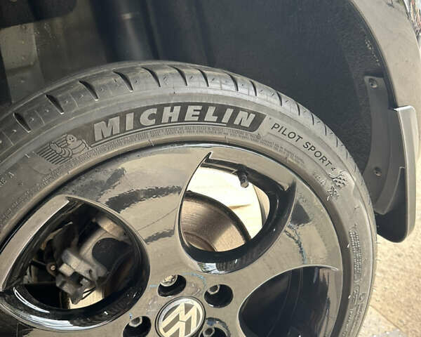 Черный Фольксваген Гольф, объемом двигателя 1.6 л и пробегом 299 тыс. км за 11500 $, фото 52 на Automoto.ua