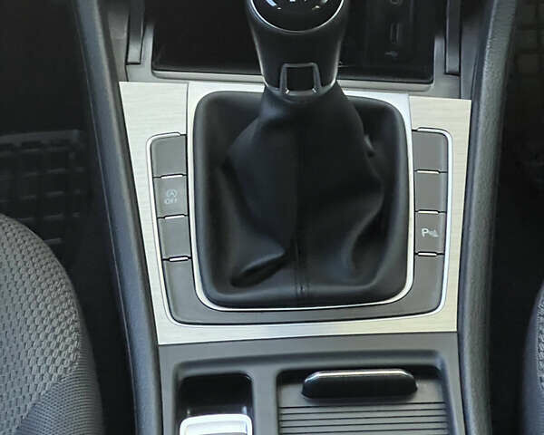 Чорний Фольксваген Гольф, об'ємом двигуна 1.6 л та пробігом 240 тис. км за 11600 $, фото 20 на Automoto.ua