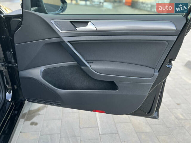 Черный Фольксваген Гольф, объемом двигателя 1.6 л и пробегом 258 тыс. км за 10300 $, фото 75 на Automoto.ua