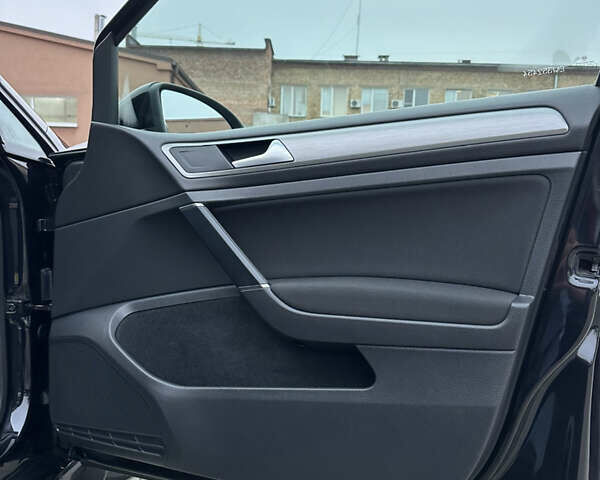 Черный Фольксваген Гольф, объемом двигателя 1.6 л и пробегом 299 тыс. км за 11500 $, фото 28 на Automoto.ua