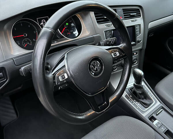 Черный Фольксваген Гольф, объемом двигателя 1.6 л и пробегом 299 тыс. км за 11500 $, фото 24 на Automoto.ua