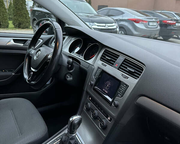 Черный Фольксваген Гольф, объемом двигателя 1.6 л и пробегом 299 тыс. км за 11500 $, фото 29 на Automoto.ua