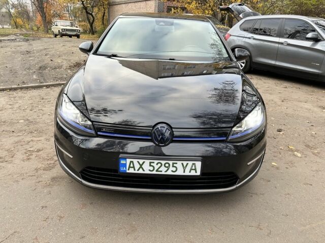Черный Фольксваген Гольф, объемом двигателя 0 л и пробегом 105 тыс. км за 9600 $, фото 1 на Automoto.ua