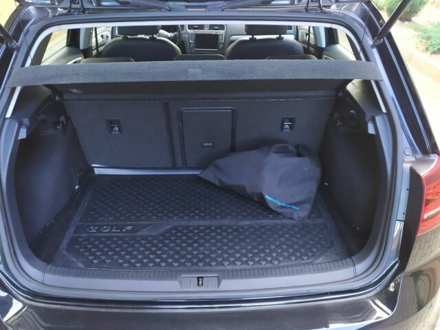 Черный Фольксваген Гольф, объемом двигателя 0 л и пробегом 112 тыс. км за 9250 $, фото 8 на Automoto.ua