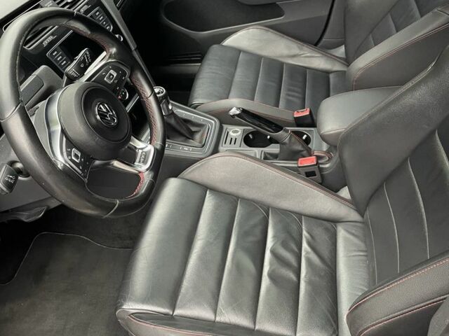 Черный Фольксваген Гольф, объемом двигателя 2 л и пробегом 209 тыс. км за 11400 $, фото 10 на Automoto.ua