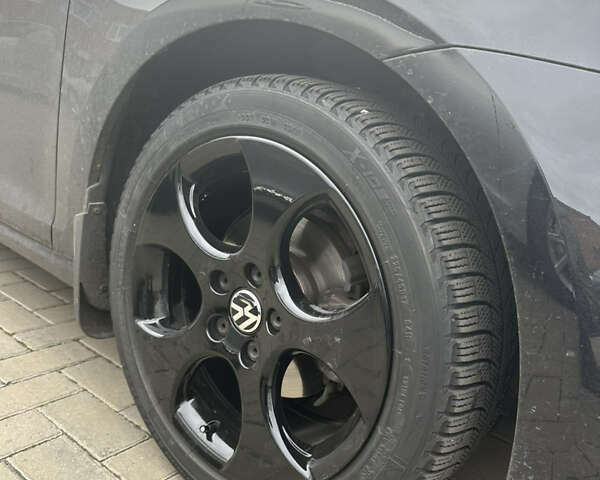 Черный Фольксваген Гольф, объемом двигателя 1.6 л и пробегом 299 тыс. км за 11500 $, фото 38 на Automoto.ua