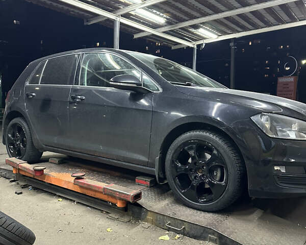 Черный Фольксваген Гольф, объемом двигателя 1.6 л и пробегом 299 тыс. км за 11500 $, фото 40 на Automoto.ua