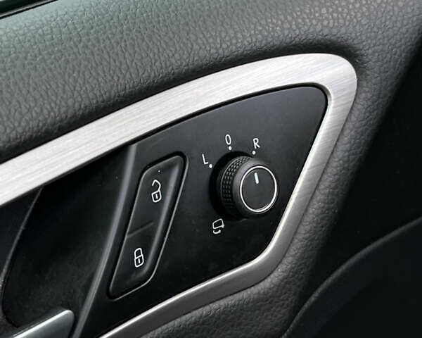 Черный Фольксваген Гольф, объемом двигателя 1.4 л и пробегом 203 тыс. км за 12200 $, фото 48 на Automoto.ua