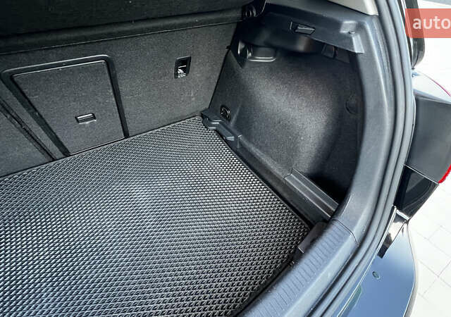 Черный Фольксваген Гольф, объемом двигателя 1.6 л и пробегом 258 тыс. км за 10300 $, фото 56 на Automoto.ua