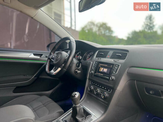 Черный Фольксваген Гольф, объемом двигателя 1.6 л и пробегом 274 тыс. км за 9950 $, фото 19 на Automoto.ua