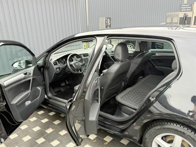 Черный Фольксваген Гольф, объемом двигателя 0 л и пробегом 111 тыс. км за 10700 $, фото 6 на Automoto.ua