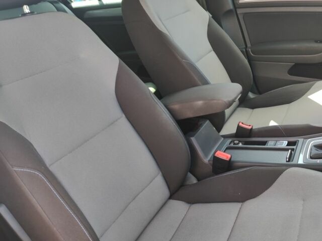 Черный Фольксваген Гольф, объемом двигателя 0 л и пробегом 177 тыс. км за 9200 $, фото 6 на Automoto.ua