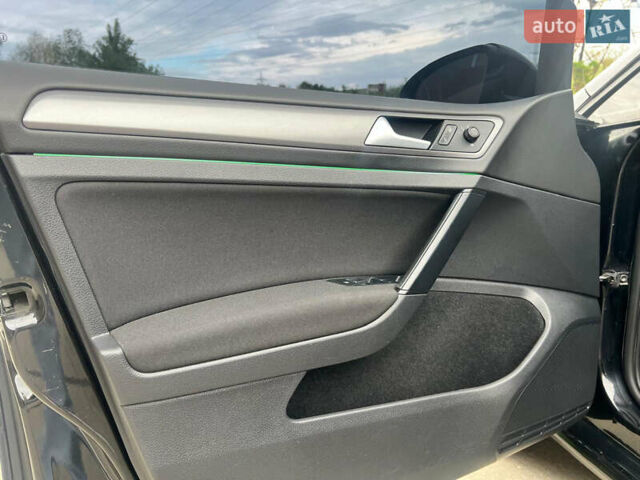 Черный Фольксваген Гольф, объемом двигателя 1.6 л и пробегом 274 тыс. км за 9950 $, фото 18 на Automoto.ua