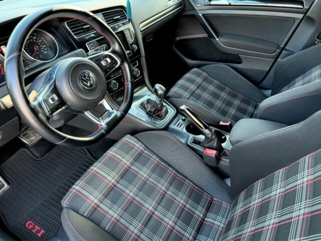 Черный Фольксваген Гольф, объемом двигателя 2 л и пробегом 150 тыс. км за 12500 $, фото 3 на Automoto.ua