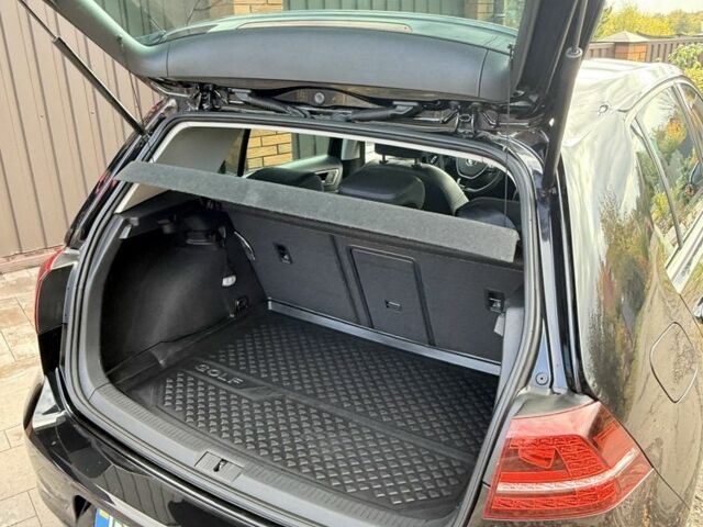 Черный Фольксваген Гольф, объемом двигателя 0 л и пробегом 111 тыс. км за 10700 $, фото 22 на Automoto.ua