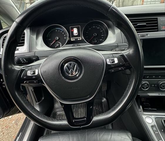 Черный Фольксваген Гольф, объемом двигателя 0 л и пробегом 125 тыс. км за 9700 $, фото 7 на Automoto.ua