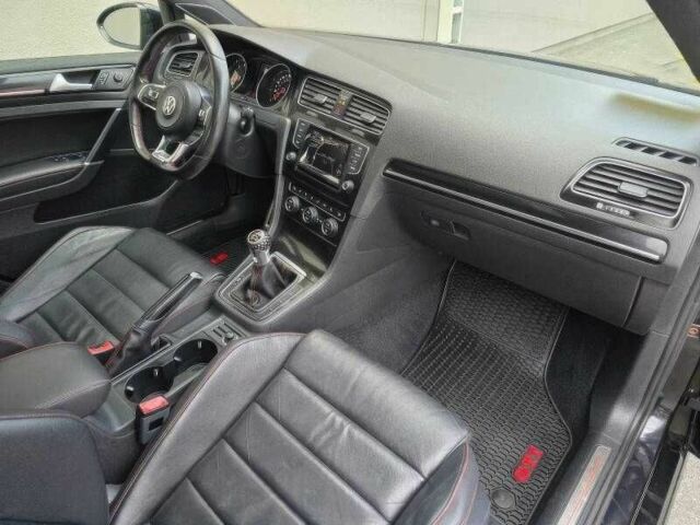 Черный Фольксваген Гольф, объемом двигателя 2 л и пробегом 122 тыс. км за 4000 $, фото 11 на Automoto.ua