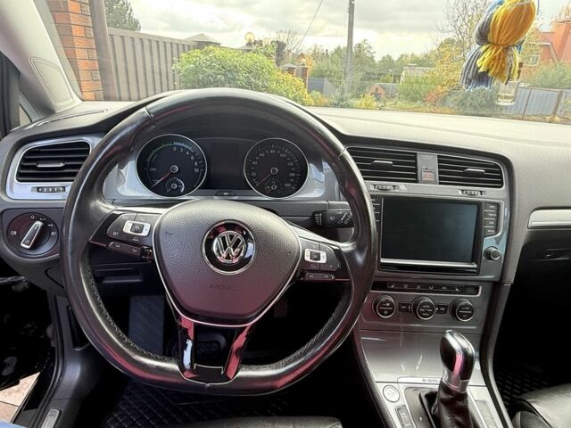 Черный Фольксваген Гольф, объемом двигателя 0 л и пробегом 111 тыс. км за 10700 $, фото 10 на Automoto.ua