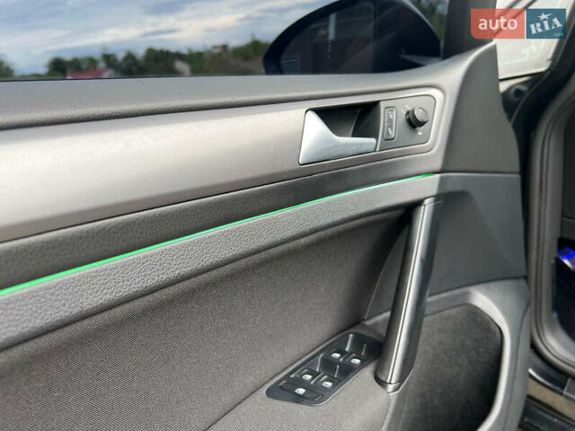 Черный Фольксваген Гольф, объемом двигателя 1.6 л и пробегом 274 тыс. км за 9950 $, фото 24 на Automoto.ua