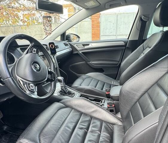 Черный Фольксваген Гольф, объемом двигателя 0 л и пробегом 125 тыс. км за 9700 $, фото 4 на Automoto.ua