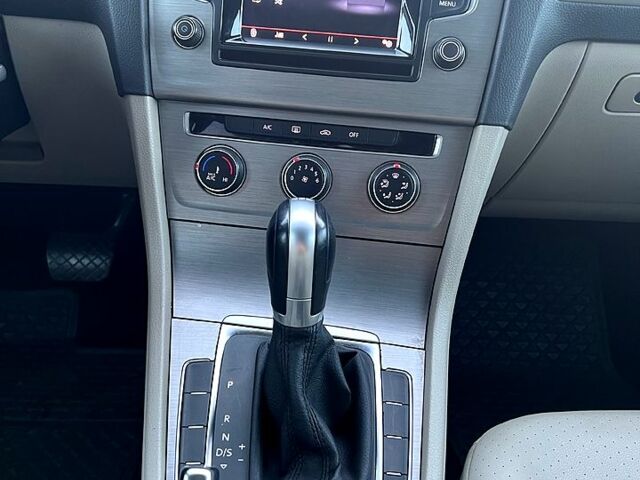 Черный Фольксваген Гольф, объемом двигателя 2 л и пробегом 112 тыс. км за 6200 $, фото 7 на Automoto.ua