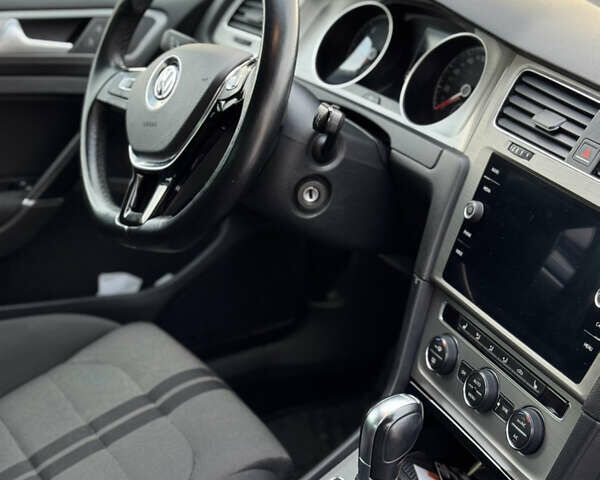 Черный Фольксваген Гольф, объемом двигателя 1.97 л и пробегом 145 тыс. км за 17000 $, фото 12 на Automoto.ua